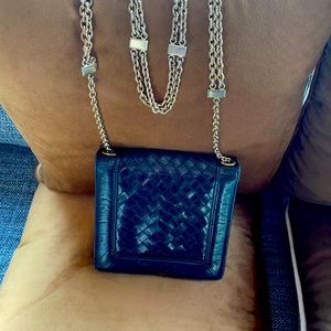 Bottega Venetia Beautful black leather pocket book made in Italy, Bottega Style